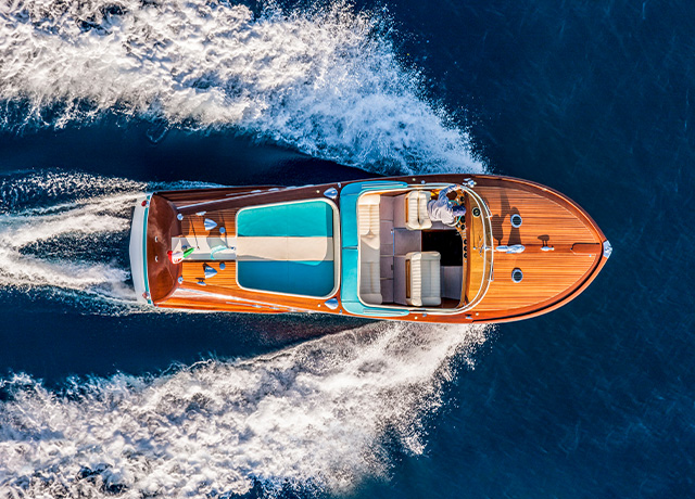 Riva Classiche e Time on Show insieme per celebrare l’eleganza senza tempo.